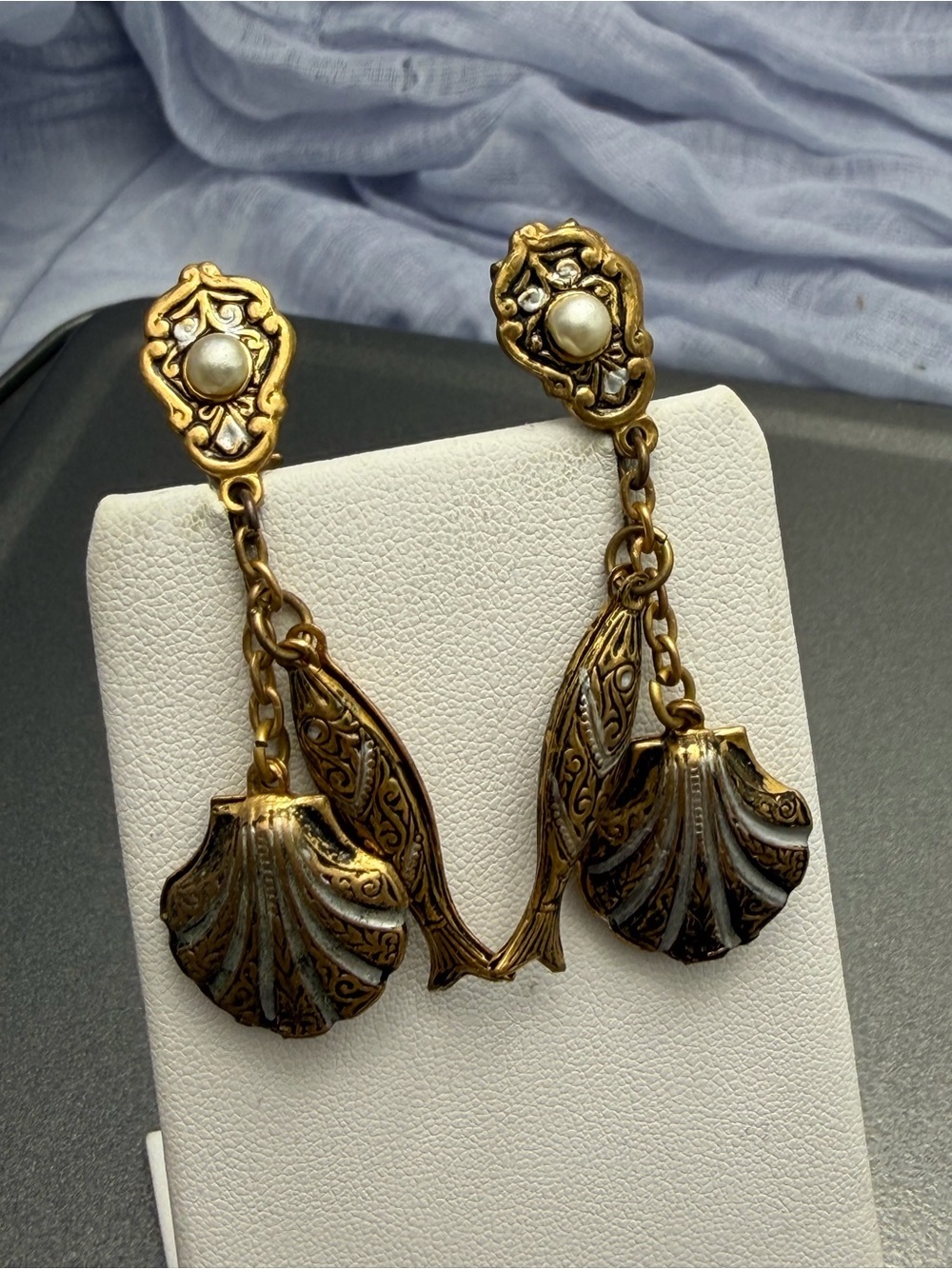 💙💙2/$20 Vintage Damascene Clip earrings